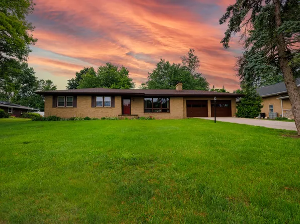 706 Heatherhill Rd, Bloomington, IL 61704