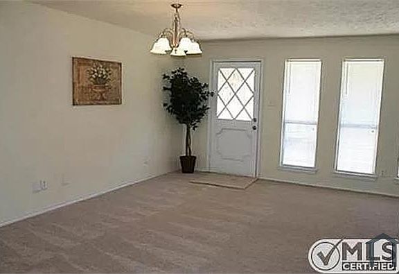 3rd image of 1549 College Pkwy