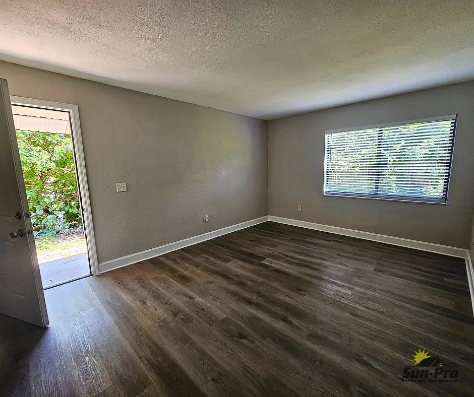 1 bed, 1.0 bath, 760 sqft, $1,150 — Photo 2
