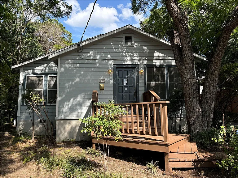 807 Bouldin Ave — Photo 1