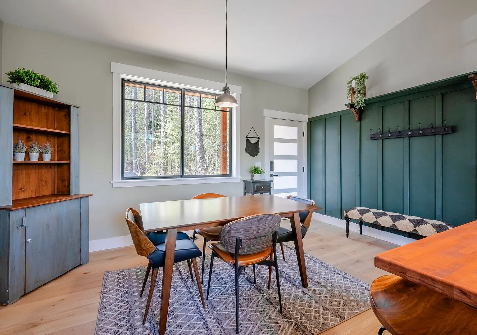 137 Alpha Road - - Fully Furnished Home Available ONLY October 2026 - May 2027 — Photo 3