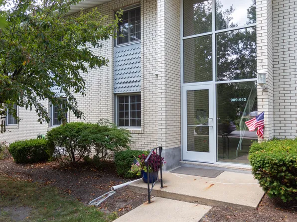 911 Birch Tree Ln, Michigan City, IN 46360