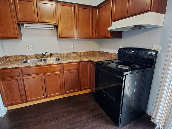 5th image of 562 Stonyridge Ave