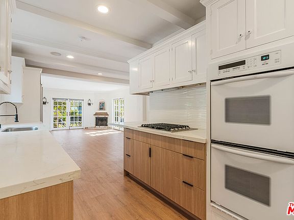 5th image of 426 Georgina Ave
