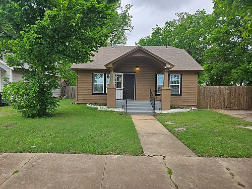 209 NW Arlington Ave Photo 1