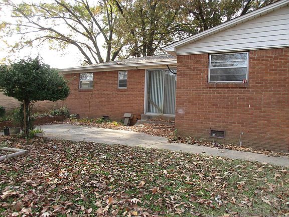 5th image of 212 Kay St