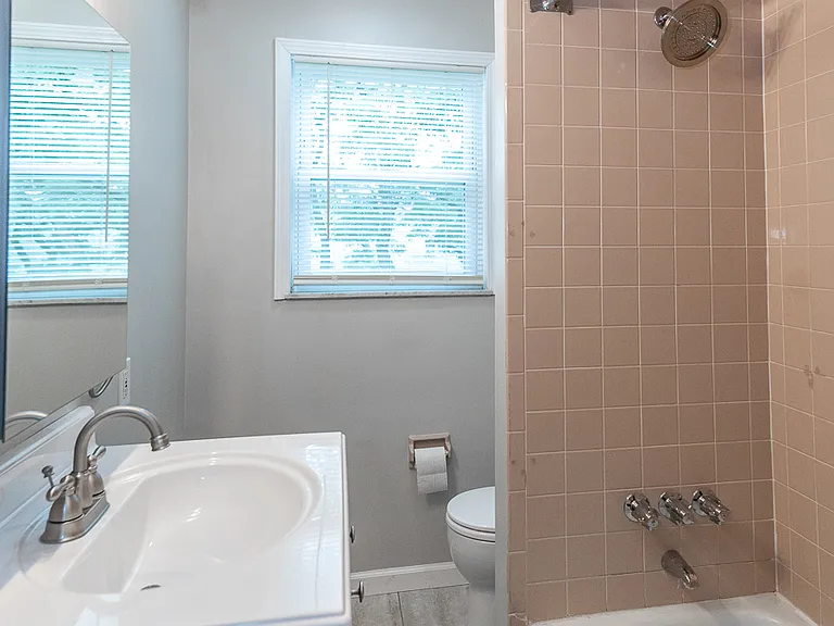 437 Elizabeth St — Photo 12