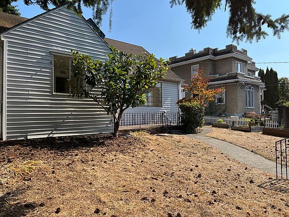 3rd image of 10732 Palatine Ave N