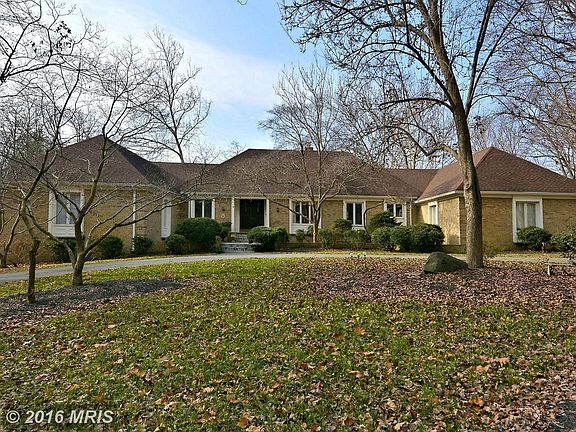 Custom Builders home features rare 10 ft ceilings~