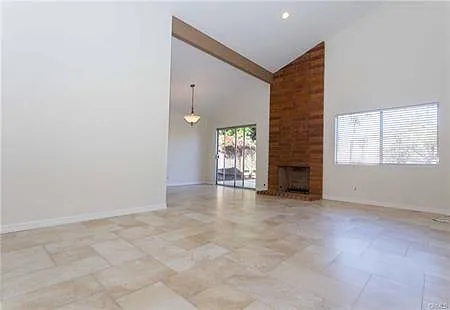 4 bed, 1913 sqft, $4,800 — Photo 3