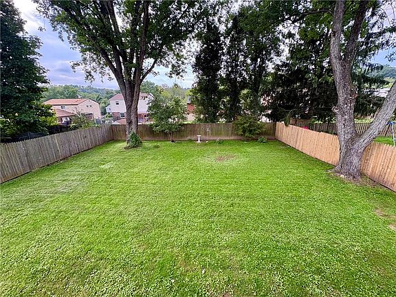 4th image of 556 Catskill Dr