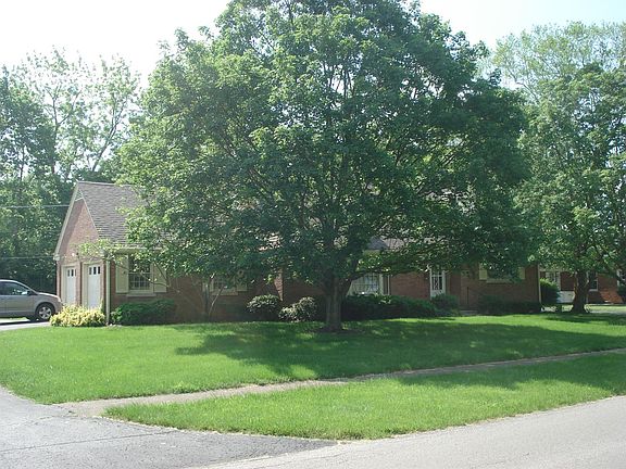 2nd image of 105 Grandview Dr