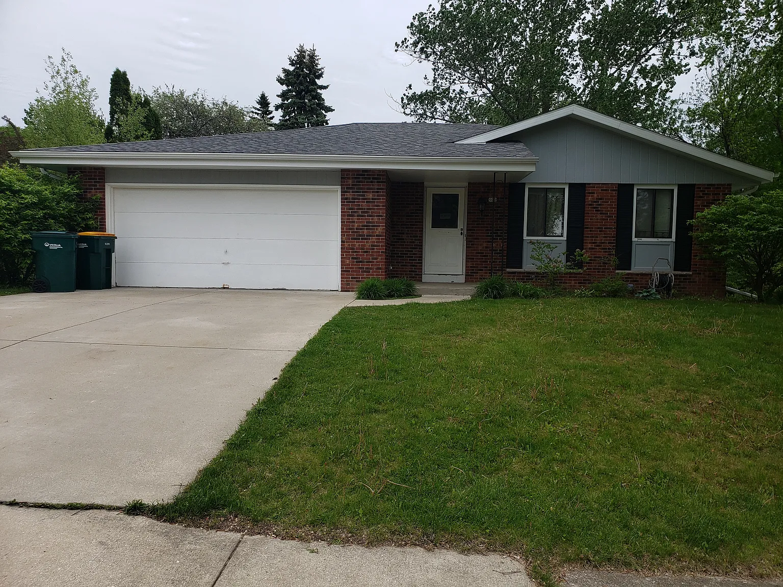 4 bed, 1.5 bath, 1700 sqft, $2,100 — Photo 1