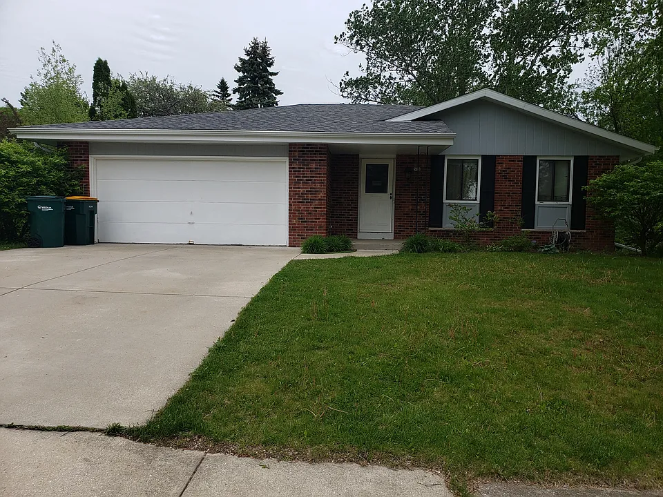 500 Westport Dr