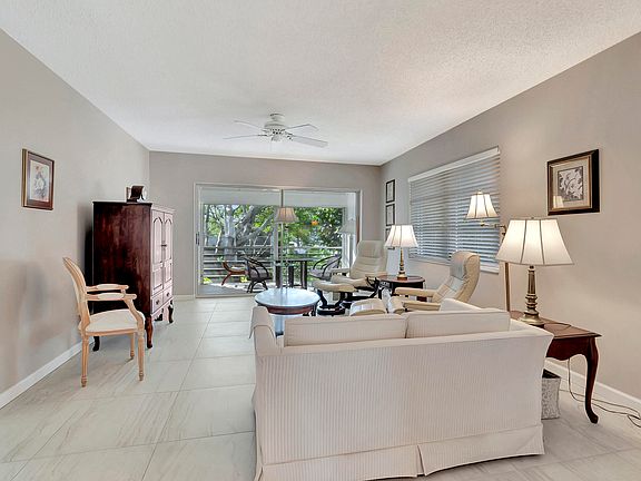 4th image of 2640 SW 22nd Avenue #1118