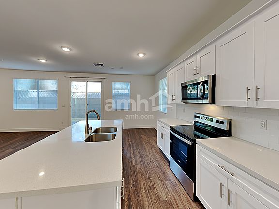 3rd image of 3364 Blodwen St