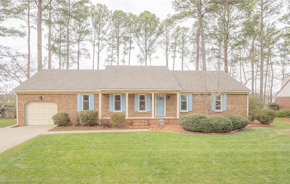 Gorgeous brick ranch in Pines of Warrick