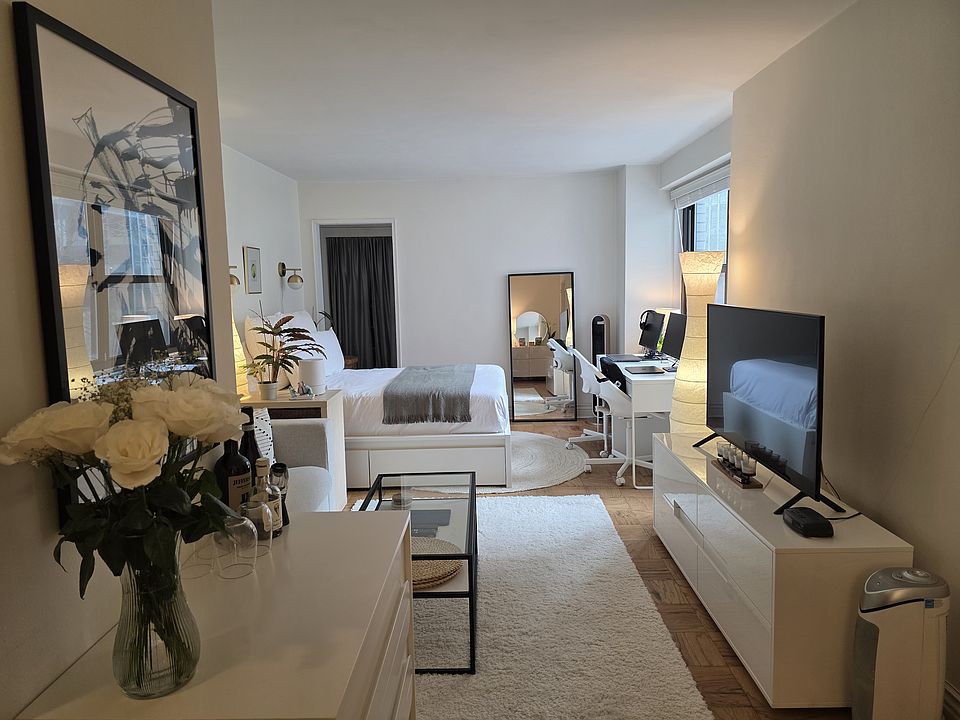 1st image of 115 E 9th St APT 7N