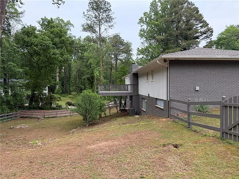 3336 Camelot Dr — Photo 62