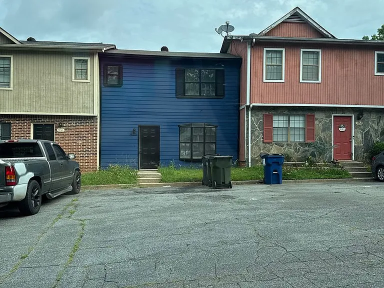 1966 Padgett Dr — Photo 1