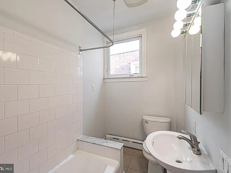 1136 Cross St — Photo 9