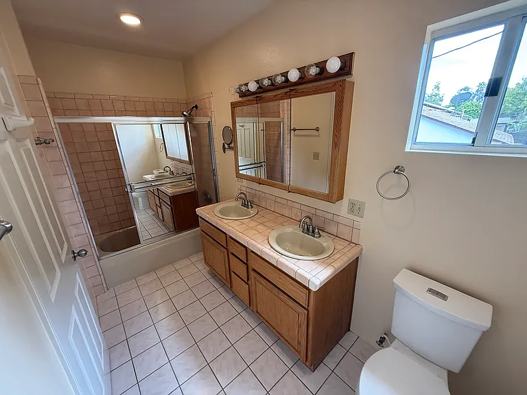 385 Eaton Dr — Photo 13