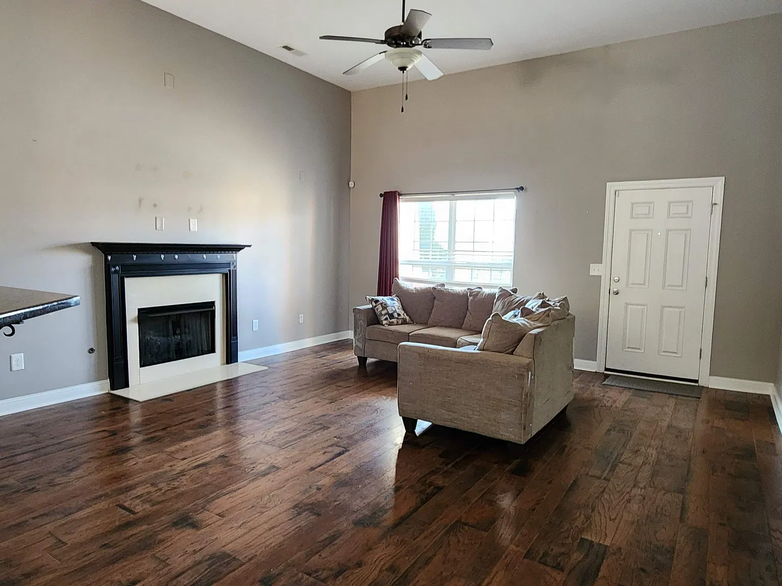 3 bed, 2141 sqft, $2,500 — Photo 2
