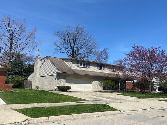 3rd image of 581 Saddle Ln