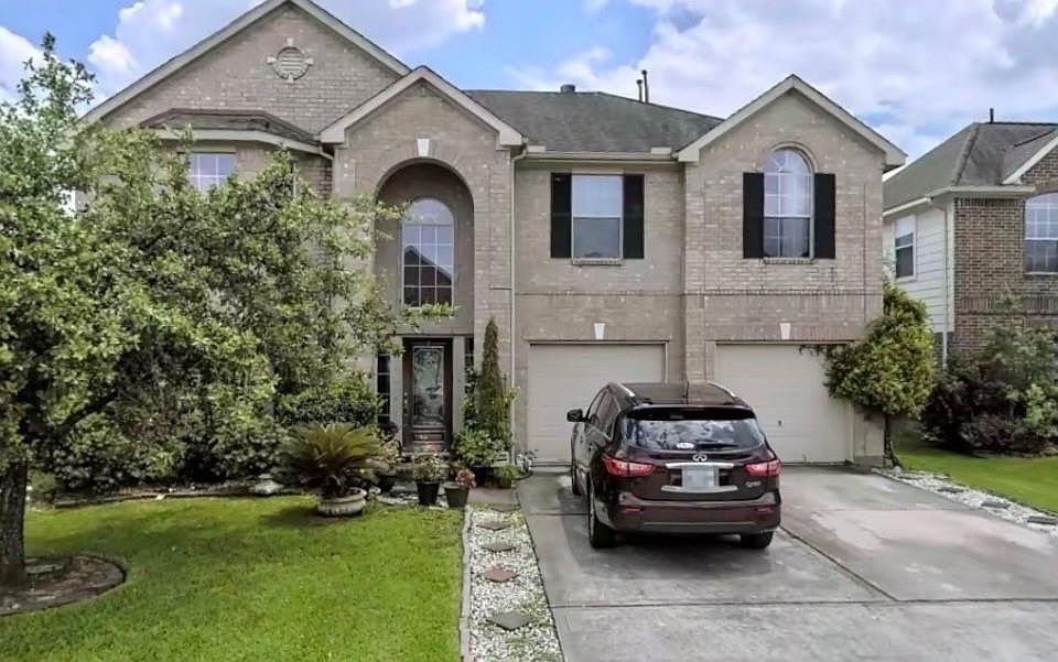 1st image of 438 Pinewood Ridge Dr