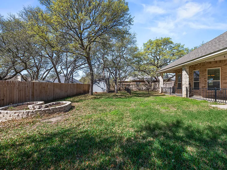306 Bareback Trl — Photo 29