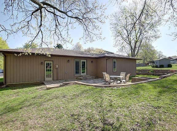 4th image of 804 Hillside Dr