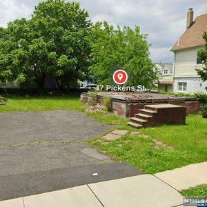47 Pickens St, Little Ferry, NJ, 07643