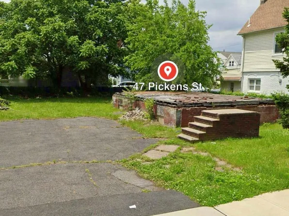 47 Pickens St, Little Ferry, NJ 07643