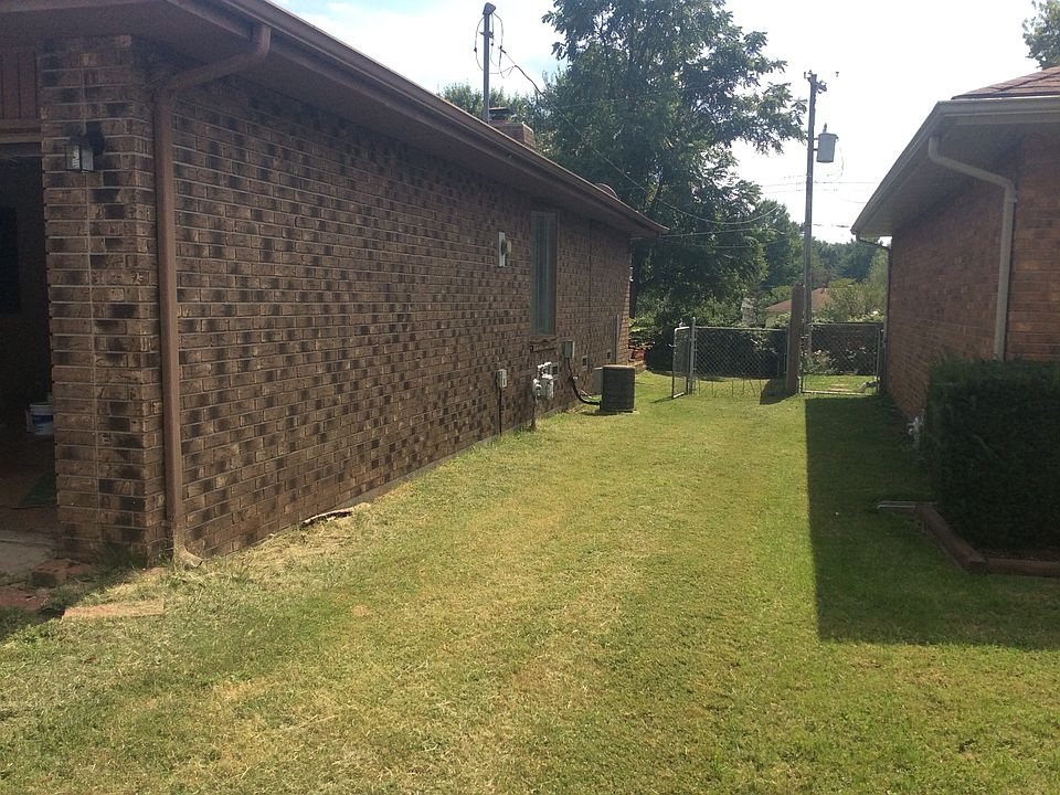 2nd image of 840 W Lois St