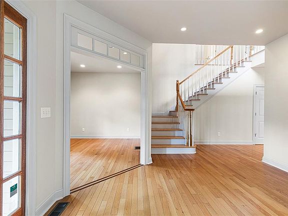 4th image of 406 Blackstone Blvd