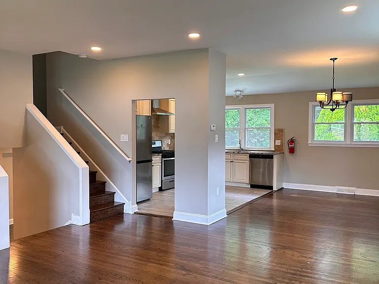 422 Howard Rd — Photo 5