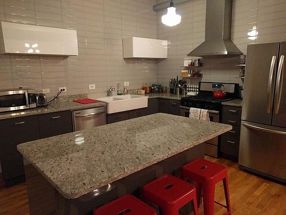 4th image of 847 N Marshfield Ave #1F