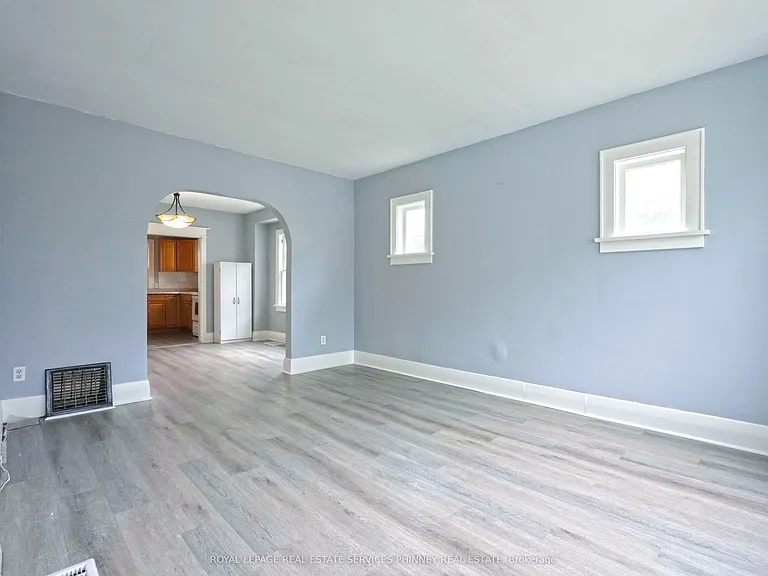 26 Avenue Pl — Photo 7