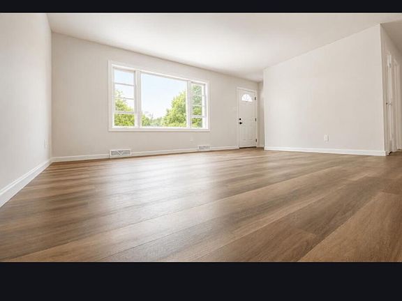 4th image of 5581 Orchard Ave