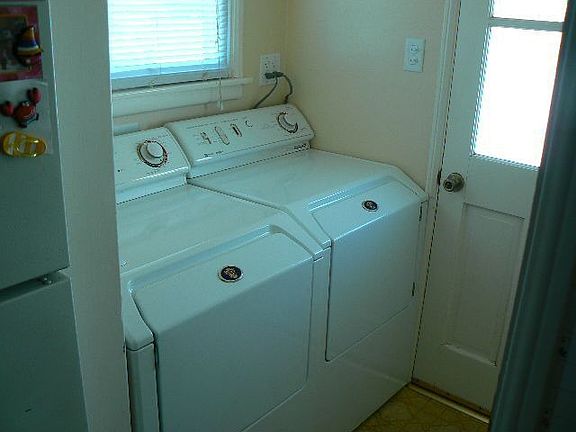 4th image of 910 E Harvard Pl