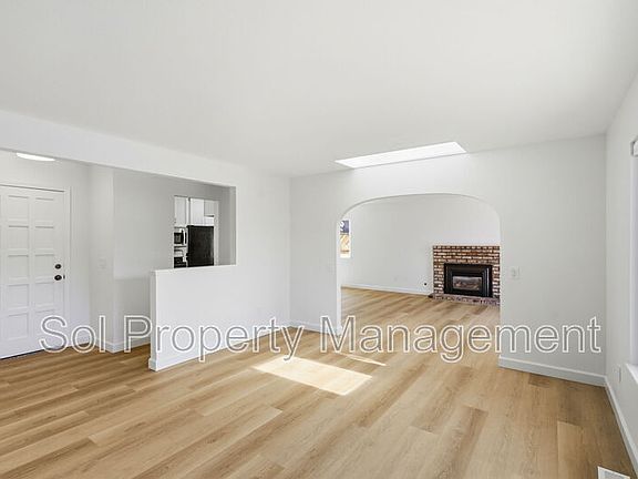 3rd image of 905 Pellegrini St