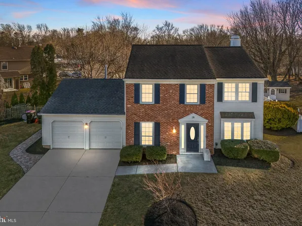 14 Cameron Cir, Laurel Springs, NJ 08021