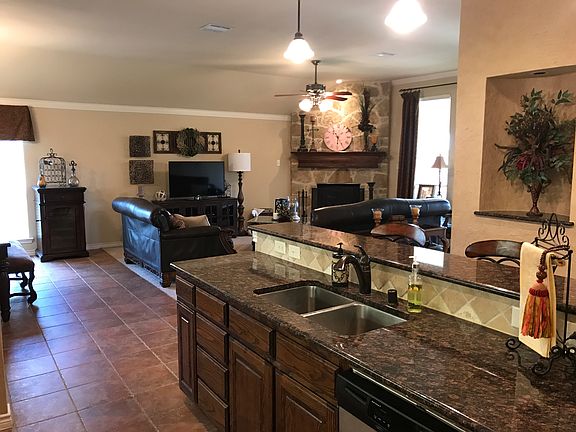 4th image of 313 Creekside Trl