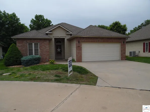 805 Iowa Cir, Clinton, MO 64735
