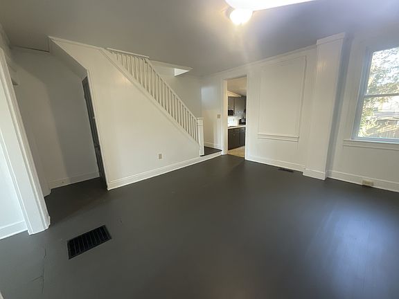 3rd image of 305 N Newberry St