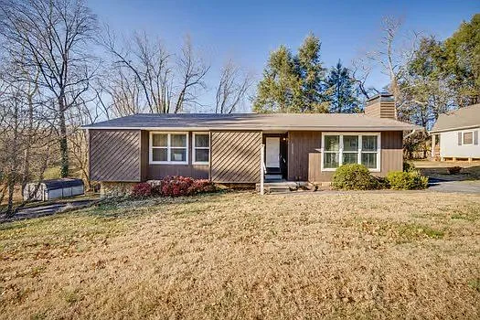 5013 Emerald Dr — Photo 2