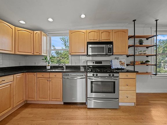 5th image of 86 Mount Vernon St #2