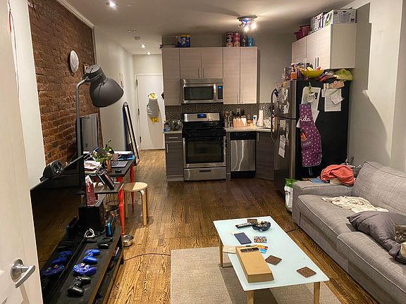 2nd image of 928 Myrtle Ave APT 15
