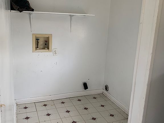 4th image of 243 Deerwood Dr
