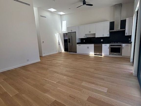 5th image of 1725-1727 S Carmelina Ave